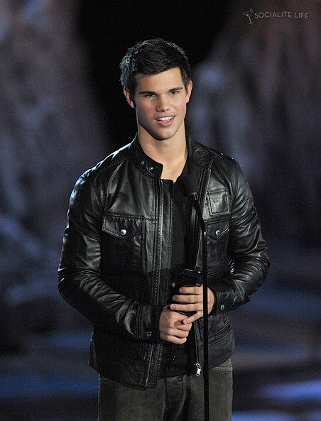 gallery_main-taylor-lautner-scream-2009-spike-tv-10182009-03.jpg