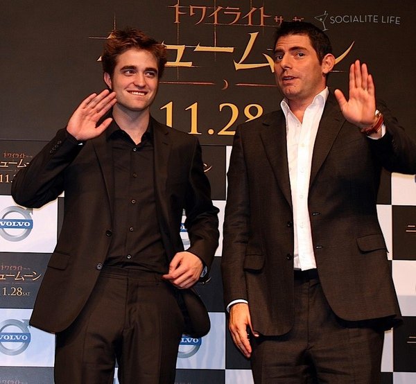 gallery_enlarged-robert-pattinson-tokyo-new-moon-photocall-photos-11032009-13.jpg