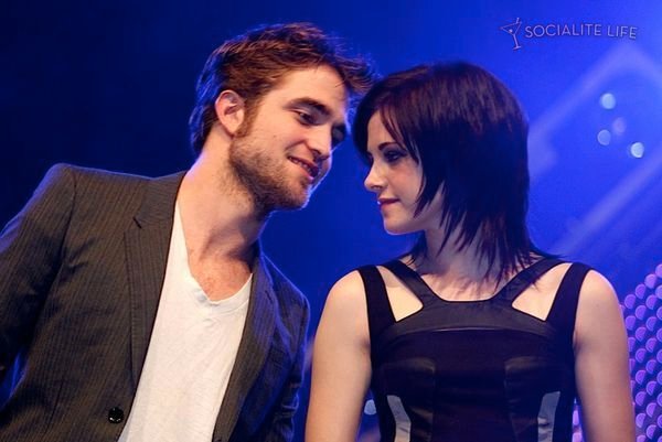 gallery_enlarged-robert-pattinson-kristen-stewart-taylor-lautner-new-moon-munich-photos-11142009-25.jpg