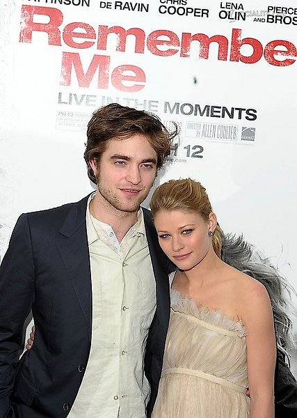 gallery_main-robert-pattinson-remember-me-premiere-photos-03012010-04.jpg