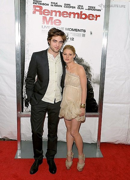 gallery_main-robert-pattinson-remember-me-premiere-photos-03012010-09.jpg