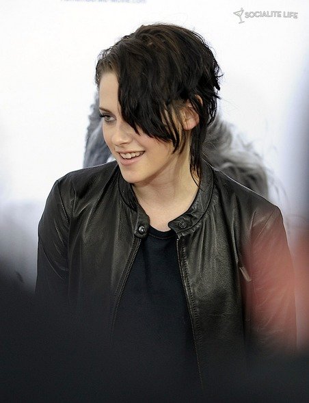 gallery_main-kristen-stewart-remember-me-premiere-3-photos-03012010-02.jpg