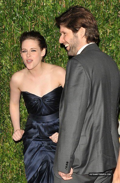 KristenStewartVanityFairOscarAfterParty2010kristenstewart10794606396600.jpg