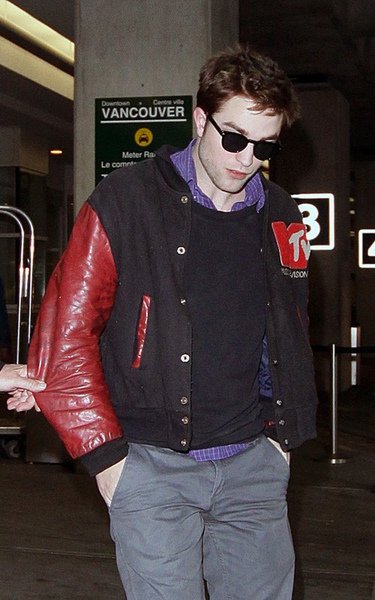 robert-pattinson-022111-4.jpg