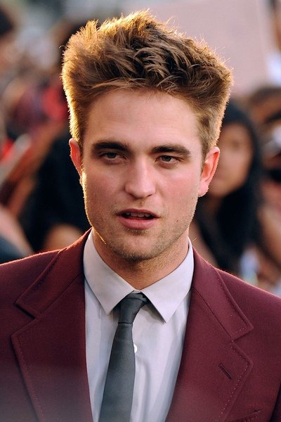 RPattinson_GL_28jun10_pa_50sexiest_592x888.jpg