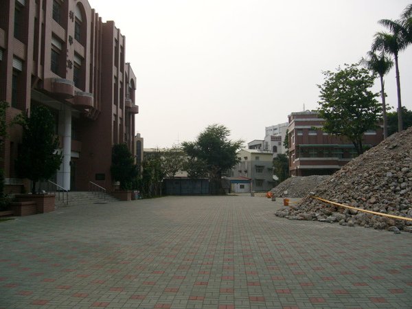 勤學空地