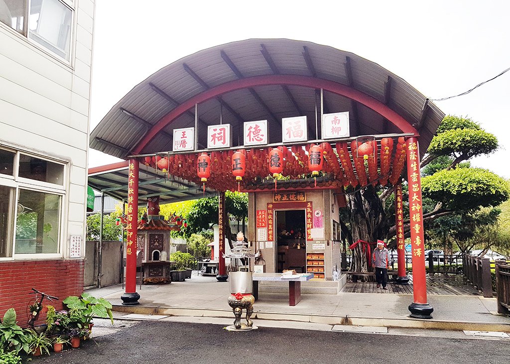 01南柳王厝福德祠.jpg