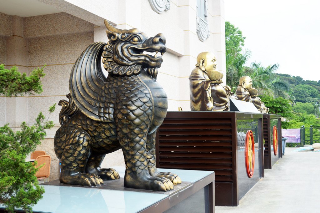 廟門前設飛天獅為關帝返天座騎.jpg