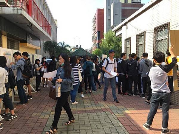 1201028解憂雜貨店.jpg