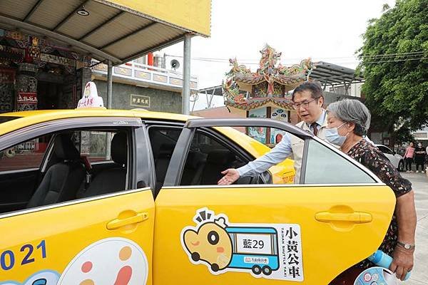 0518022小黃公車西港.jpg