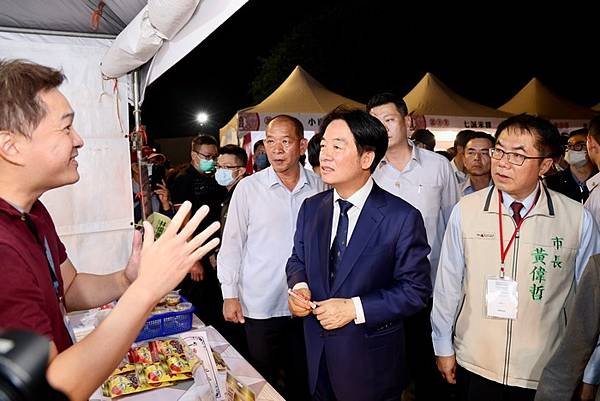 0518033歌仔戲賀總統就職.jpg