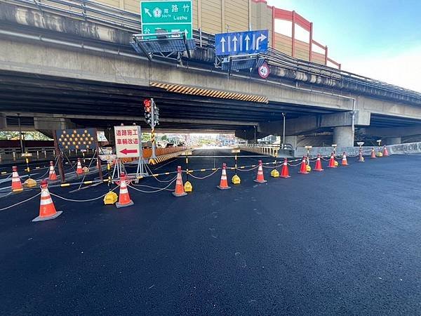 0710033萬代橋路面改善.jpg
