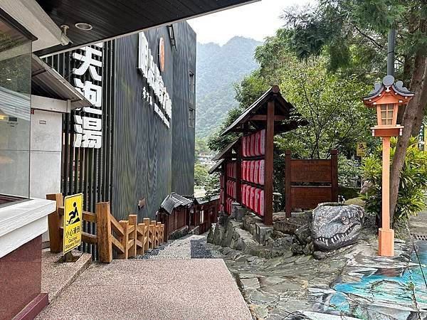 谷關溫泉區。明治大飯店。明治老街。谷關吊橋。捎來步道