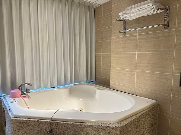 谷關溫泉區。明治大飯店。明治老街。谷關吊橋。捎來步道