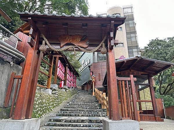 谷關溫泉區。明治大飯店。明治老街。谷關吊橋。捎來步道
