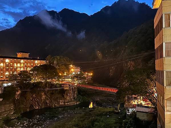 谷關溫泉區。明治大飯店。明治老街。谷關吊橋。捎來步道