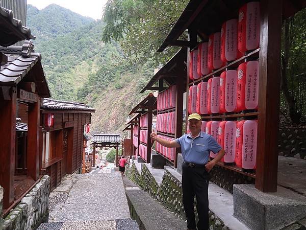 谷關溫泉區。明治大飯店。明治老街。谷關吊橋。捎來步道
