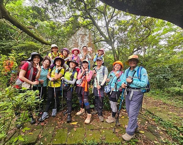 陽明山西段五連峰縱走。向天山。面天山。大屯山西峰。大屯山南峰