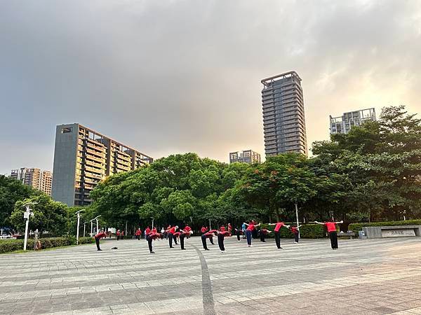 聖母登山步道。綠油油抹茶山。