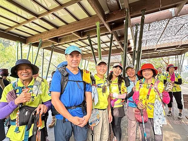 聖母登山步道。綠油油抹茶山。