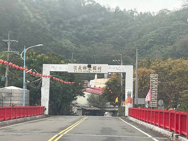 信義鄉 風櫃斗。牛稠坑梅花滿園開