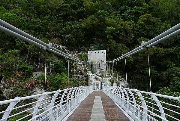 太魯閣布洛灣全新景點  山月吊橋  全臺灣跨深比最大吊橋