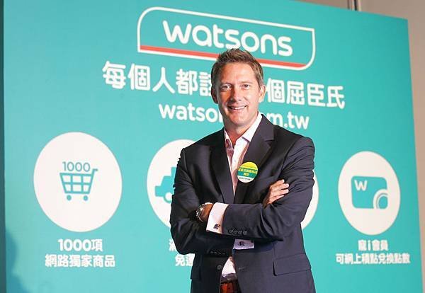 台灣屈臣氏董事總經理─安濤Toby Anderson，分享屈臣氏網路商店4大服務特色：消費滿$450免運費、1,000項網路獨家商品、寵i會員網上積點兌換點數，以及寵i會員隔日到貨服務