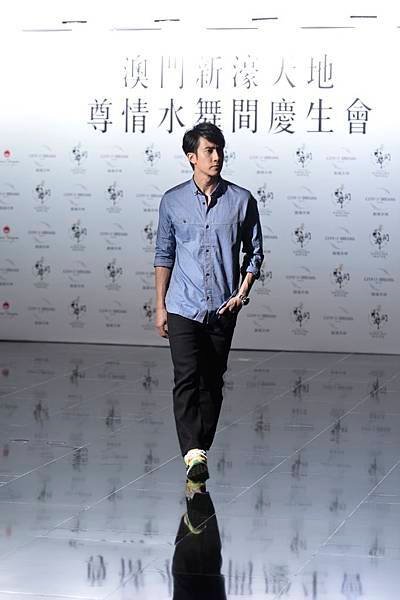 4.吳尊擔任《水舞間》四周年慶祝活動嘉賓