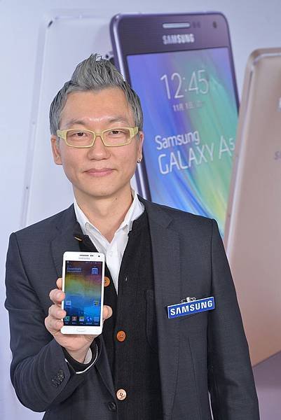 三星GALAXY A5 及 GALAXY A3 設計師Jun Yong Song表示：「GALAXY A5 和 GALAXY A3專為渴望展現獨特魅力的消費者所設計。」