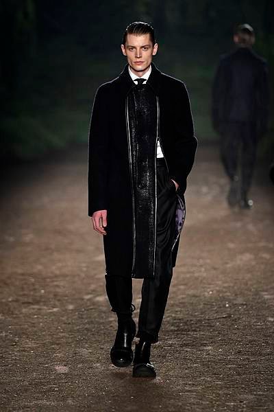 8. Ermenegildo Zegna Couture AW15 look 40