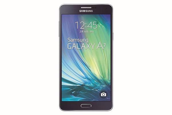 Samsung GALAXY A7 率性黑，採用領先業界的5.5吋Full HD Super AMOLED 顯示螢幕，色彩較TFT LCD擁有1.4倍更廣的色域呈現