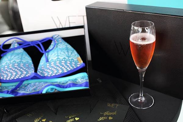 【0626 WET-新聞照片】WET與Moët &amp; Chandon攜手合作，兩大時尚品牌激盪今夏池畔時尚的VIP頂級服務，來店即可享飲Moët Rosé 酩悅粉紅香檳乙杯