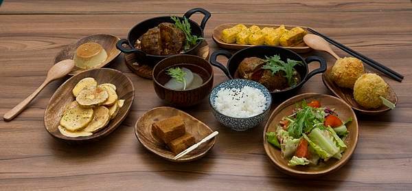 立食大丈夫推出日式家庭創意料理共6道主餐，20種日式料理及飲品自由組合。(照片提供：立食大丈夫。)
