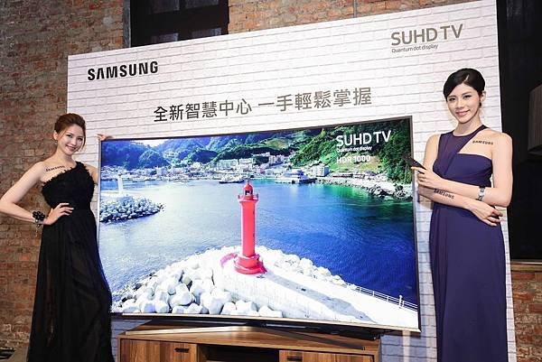2016 SUHD 超4K電視做為居家數位娛樂中心，提供更進化的Smart TV串聯服務，整合消費者一切影音娛樂需求