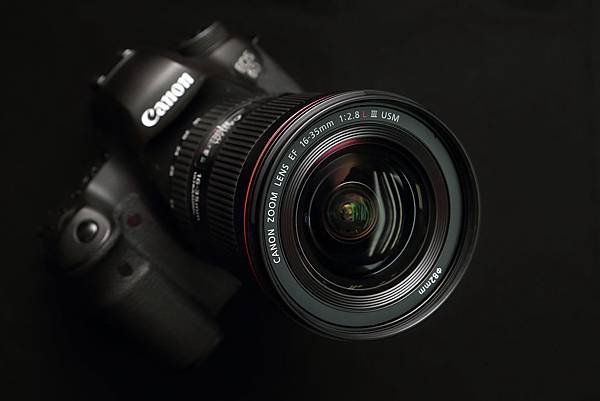 圖說三，Canon EF 16-35mm f2.8L III USM 應用頂尖光學技術，包括SWC次波長結構鍍膜及ASC空氣球形鍍膜技術，展現優異的成像效果，滿足專業攝影師多元題材拍攝需求