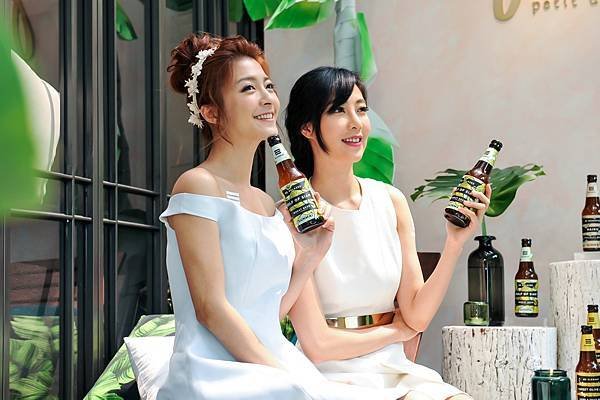 展現南洋度假風的SUNMAI「暹羅灣假期」啤酒，以檸檬香茅釀造出清新香氣，最適合渡假時與好友共享
