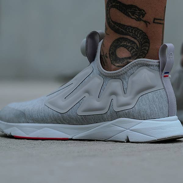 Reebok CLASSIC_PUMP SUPREME HOODIE_型號BS7038 建議售價NTD5950_人物情境照(1)