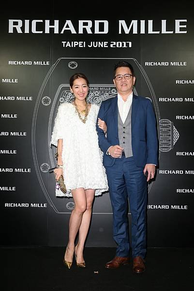 老虎牙子品牌執行長林志隆(右)和夫人劉伊心