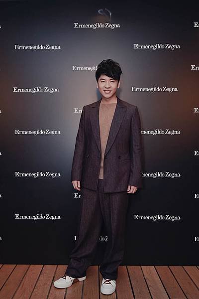 3.香港歌手許廷鏗穿著Ermenegildo Zegna Couture 2017秋冬系列