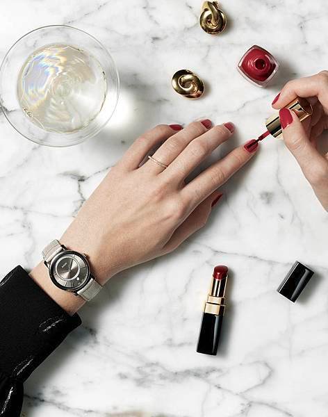 Rado DiaMaster鑽霸系列電漿高科技陶瓷女仕鑽錶_型號R14064715 建議售價NTD84,900_情境照 (7)