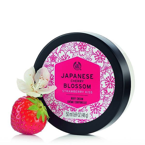 日本櫻花親親草莓身體美膚霜_情境2_$990  200ml