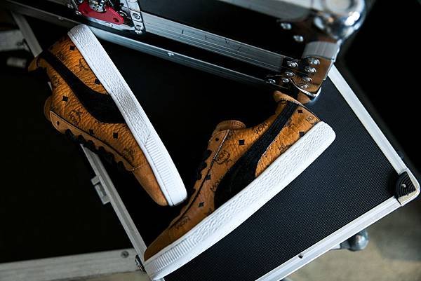 PUMA Suede Classic x MCM NT$11,980 (2)