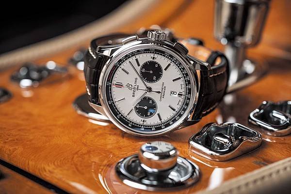 01_Premier Chronograph 42毫米計時腕錶，銀色面盤與黑色鱷魚皮錶帶款.jpg