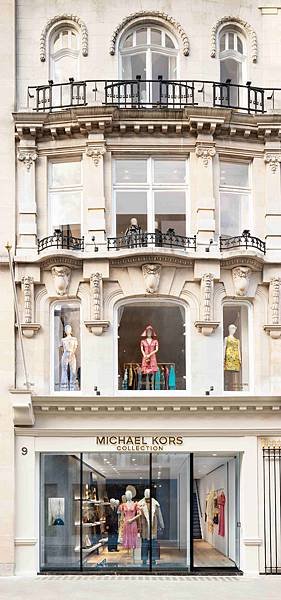 Michael Kors Collection 倫敦舊龐德街精品店盛大開幕 四層樓面充滿現代感極簡精緻風格.jpg