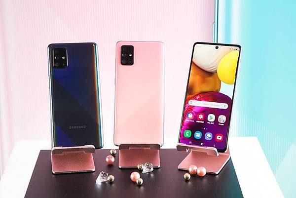 _【新聞照片4】Galaxy A71 超大螢幕超越視覺極限，手遊、追劇一把罩.jpg