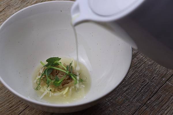 S Restaurant %26; Bar七夕情人節雙人套餐 - 絲絨雞高 湯搭配蒸竹筍與醃竹笙.jpg