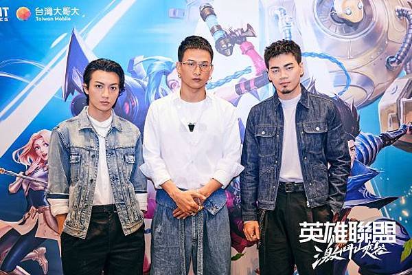 圖12.茄子蛋三人同心，共同禦敵，賽況激烈.jpg