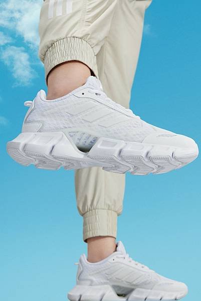 6. adidas CLIMACOOL涼感跑鞋推出夏日最搭小白鞋，無論是休閒穿搭或是運動需求，都能詮釋強大的自信風格！.jpg
