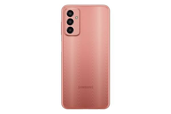 【新聞照片2】Galaxy M13藏金橘_背面.jpg