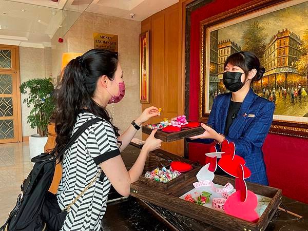 圖說1-雲朗觀光旗下君品酒店台北、雲品溫 泉酒店日月潭、翰品酒店(新莊、花蓮、高雄) 及兆品酒店(台中、嘉義) 共7間飯店住客分享 復古情人糖，為情人節增添甜蜜的滋味。.jpg